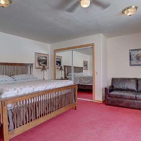 Falcon'S Nest Bed And Breakfast Талкитна Екстериор снимка