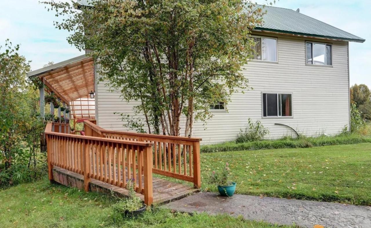 Falcon'S Nest Bed And Breakfast Талкитна Екстериор снимка
