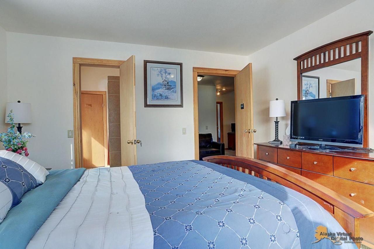 Falcon'S Nest Bed And Breakfast Талкитна Екстериор снимка