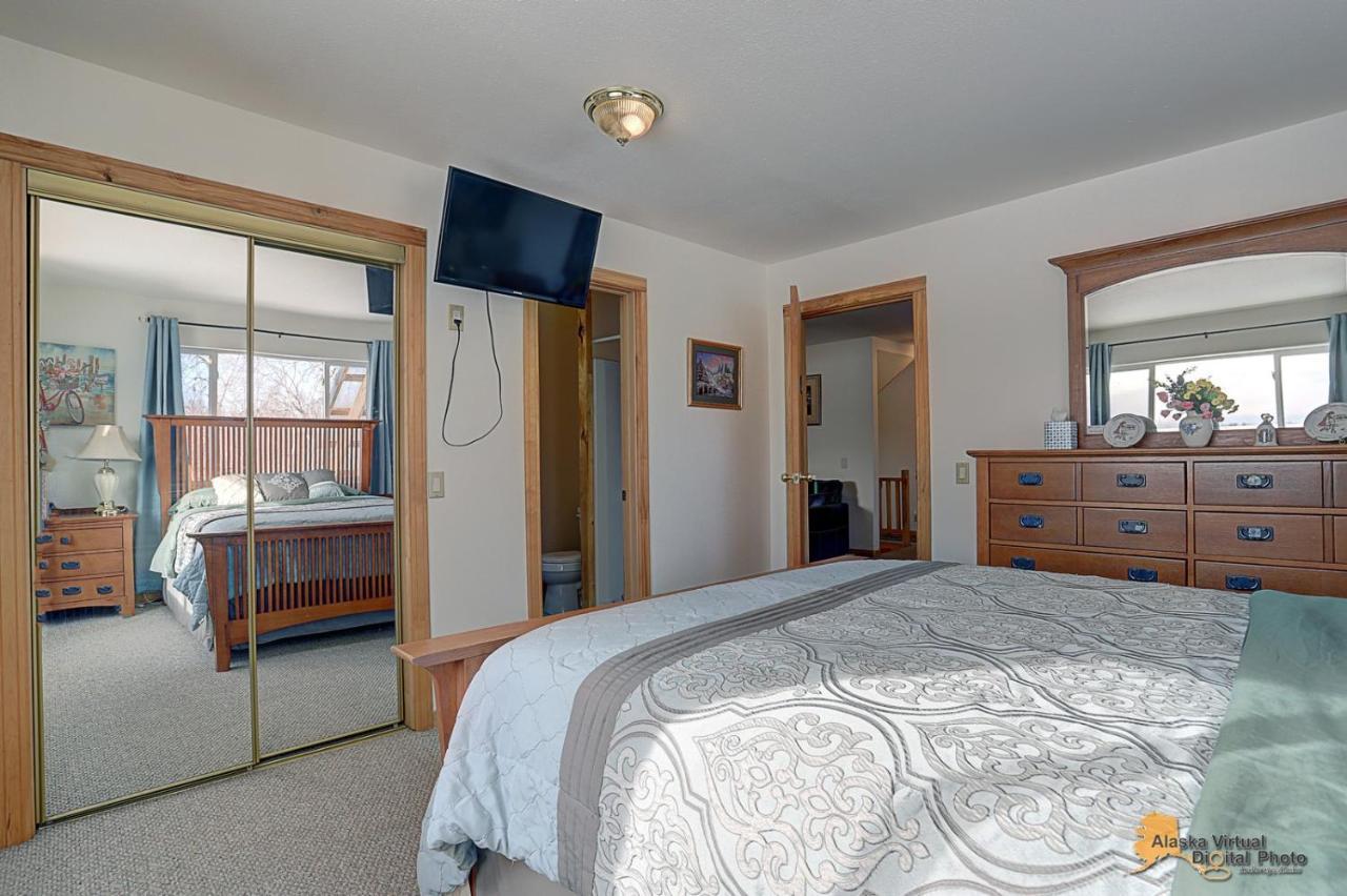 Falcon'S Nest Bed And Breakfast Талкитна Екстериор снимка